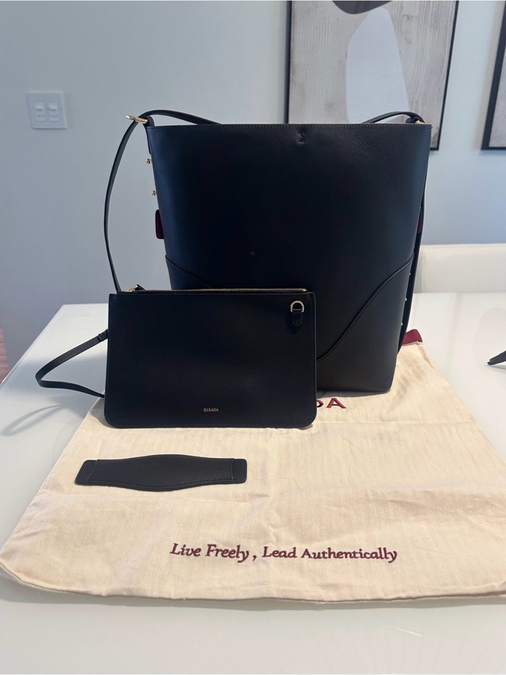 Oleada Marina Bucket Bag Smooth Black Leather